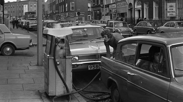 Queuing for petrol in 1970s' Dublin. Photo: Independent News and Media/Getty Images