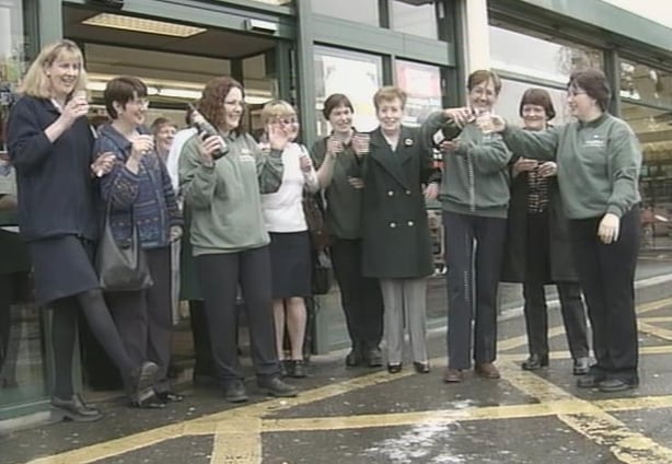 Dunnes Stores Lotto Syndicate Winners in Athlone (2002)