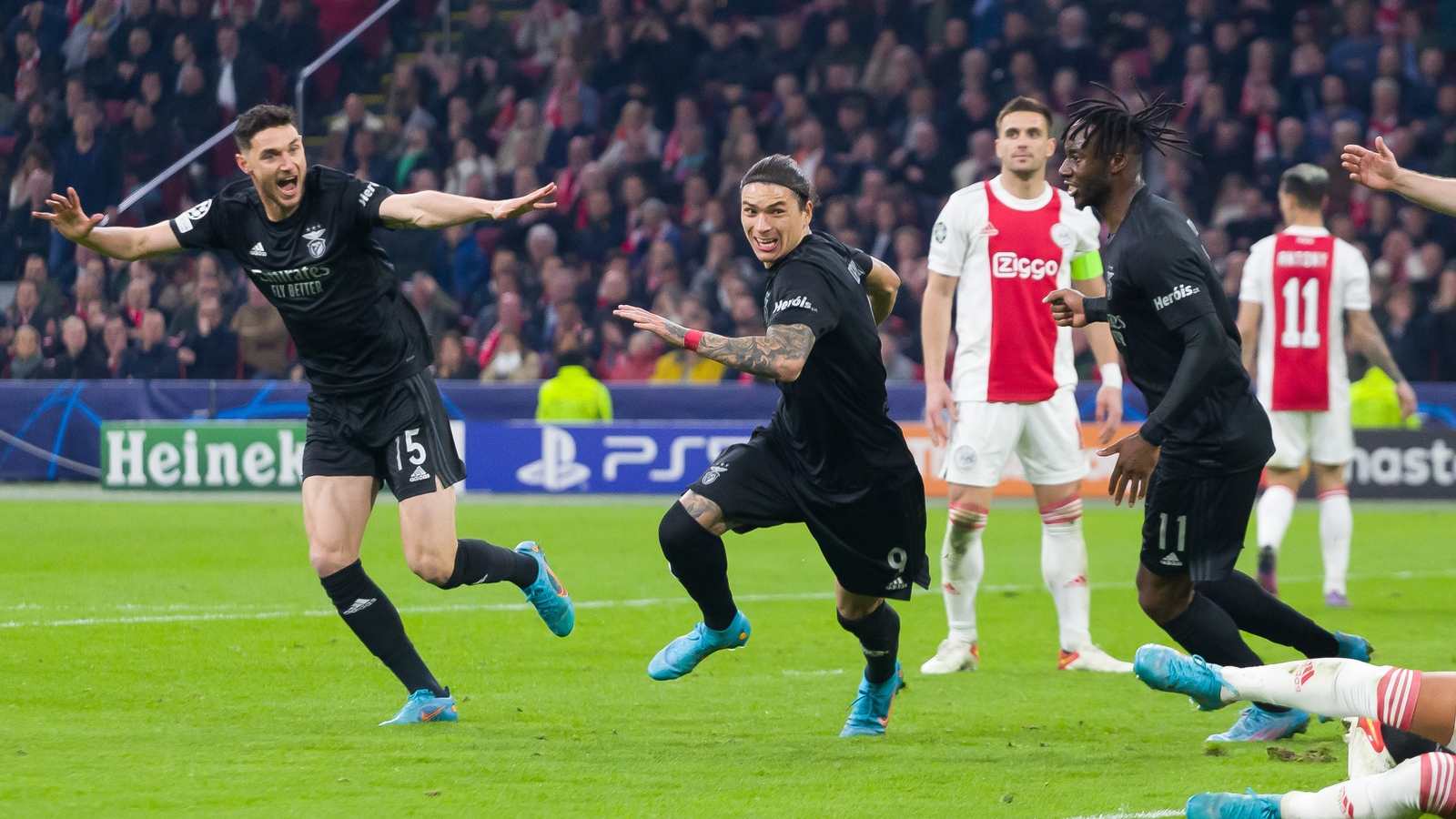 Benfica stun Ajax in Amsterdam to progress to quarters