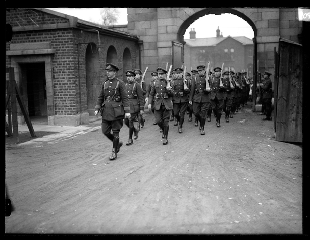 Free State soldiers marching into Beggar's Bush barracks