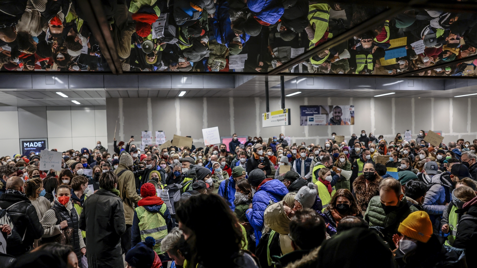 Image - Berlin locals offer accommodation for people fleeing war-torn Ukraine at Hauptbahnhof main railway station