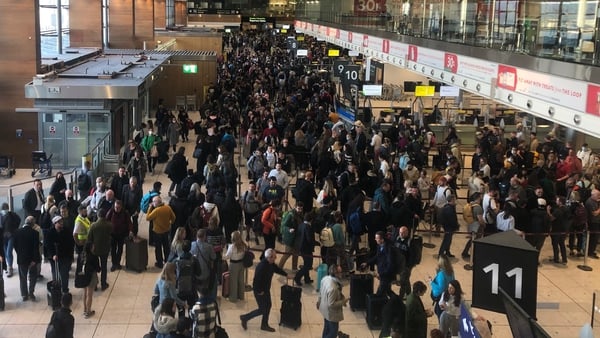 Dublin Airport has warned that lengthy queues were likely for weeks as it rebuilds its operation and recruits and trains new security staff