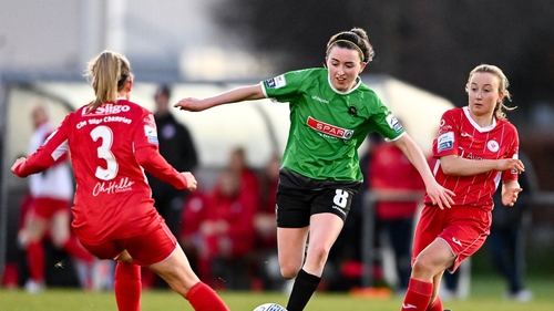 Sadhbh Doyle of Peamount United in action against Ruth Monaghan, left, and Helen Monaghan of Sligo Rovers in the clash on 5 March
