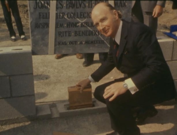 President Hillery lays foundation stone at Maynooth Library (1982)