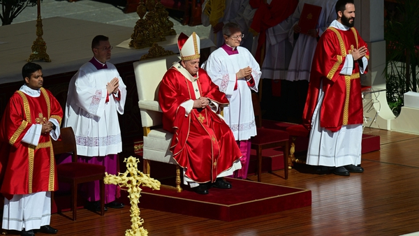 Pope Francis used the Palm Sunday service to urge peace in Ukraine