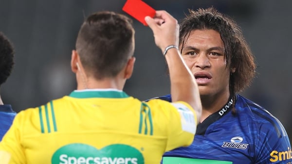 A dismissed player in Super Rugby can be replaced by a substitute after 20 minutes