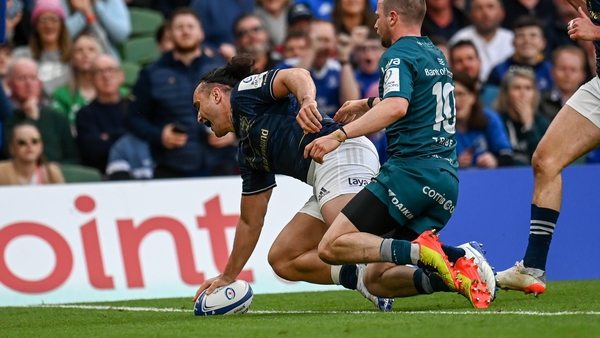 Lowe touches down for Leinster's seventh try