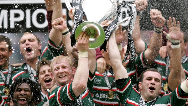 Leo Cullen (left) and Shane Jennings lift the Premiership trophy in 2007
