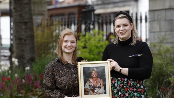 Sisters Chloe and Nicole Grier's mother was an organ donor