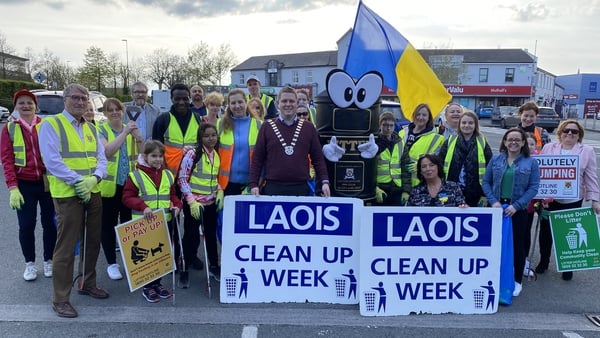 30 Ukrainian refugees
volunteered to pick up litter in Portlaoise to say thank you to their host communities in the county.