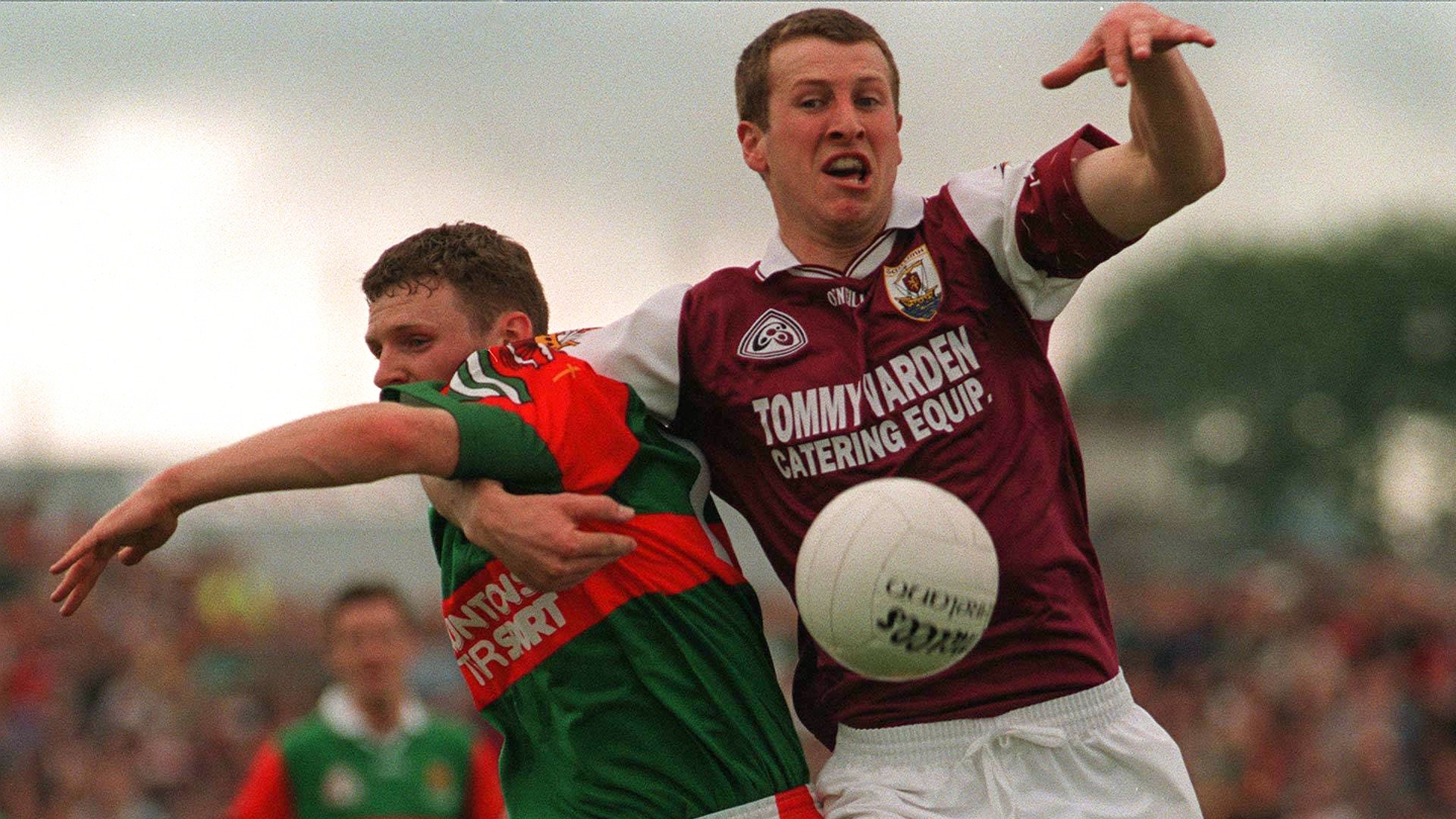 On the pitch 10 seconds and the jersey was already ripped : r/GAA