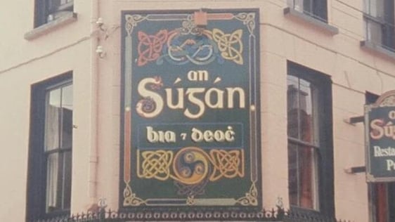 Exterior of An Súgán pub, Clonakilty (1987)