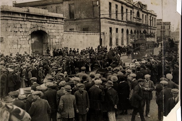 Troops arriving in Cork in 1922