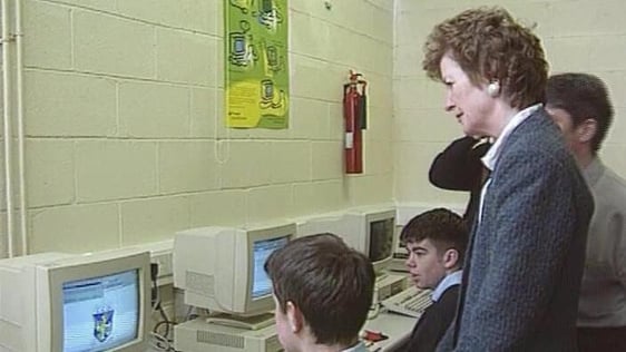 President Robinson with students at Tallaght Community School (1997)