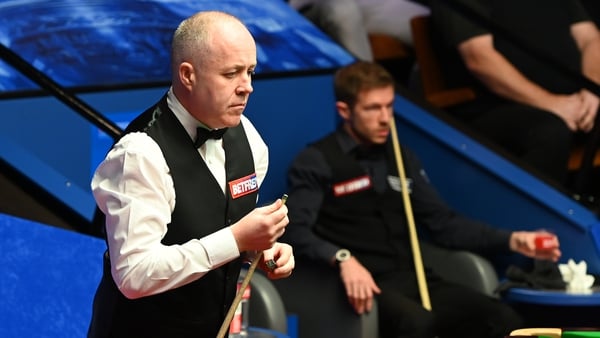 John Higgins displayed his famous fighting qualities to battle back against Jack Lisowski and advance to the semi-finals