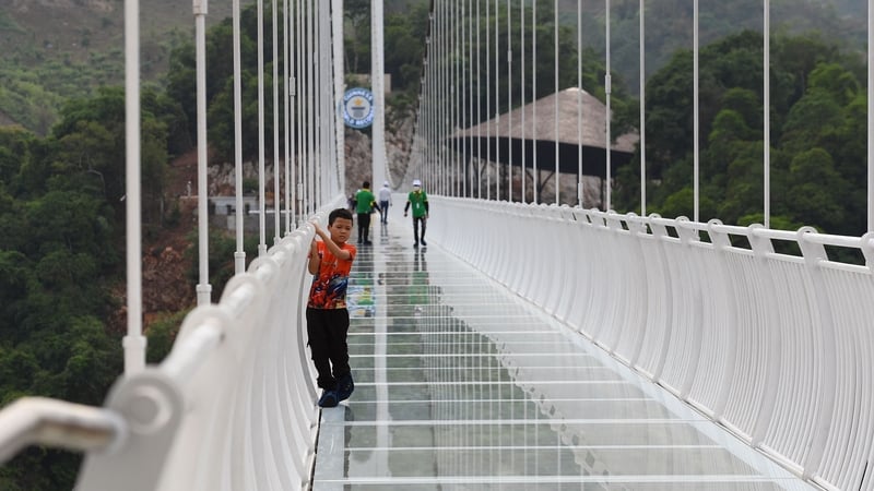 Spectacular glass-bottomed bridge opens in Vietnam