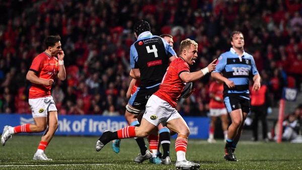 Craig Casey scores Munster's fourth try of the night