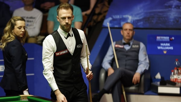 Judd Trump fended off a sensational Mark Williams fightback to secure a final spot