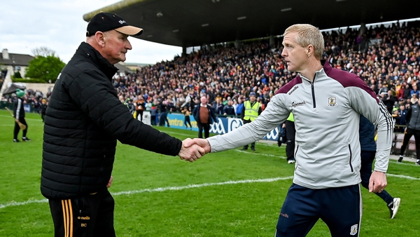 Brian Cody and Henry Shefflin shake hands at full-time