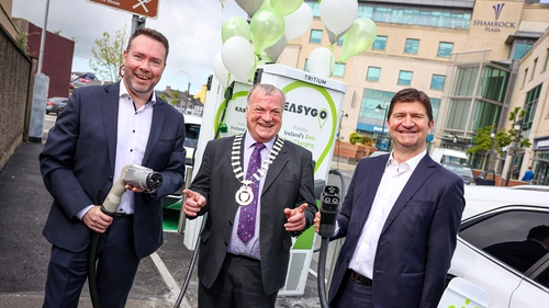 Chris Kelly, Director at EasyGo, Ken Murnane, Mayor of Carlow and Oliver Loomes, CEO of eir