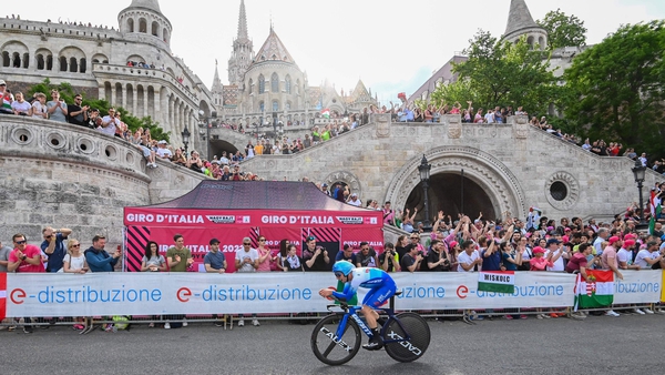 Simon Yates on the course in Budapest