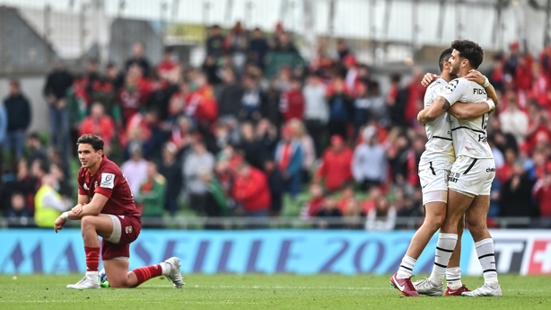 Toulouse's Anthony Jelonch receives a yellow card from referee Chris  News Photo - Getty Images