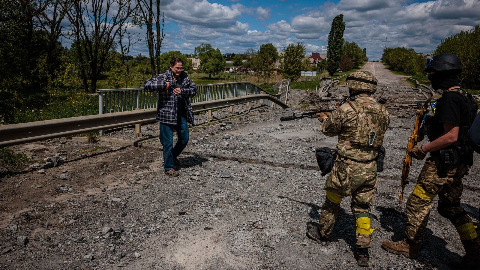 Villagers 'trying to stay alive' near Russian border