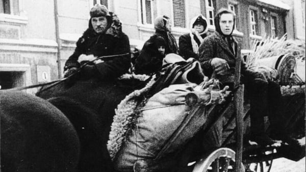 Ethnic Germans fleeing eastern Europe in 1945. Photo: Deutsches Bundesarchiv via Wikimedia Commons