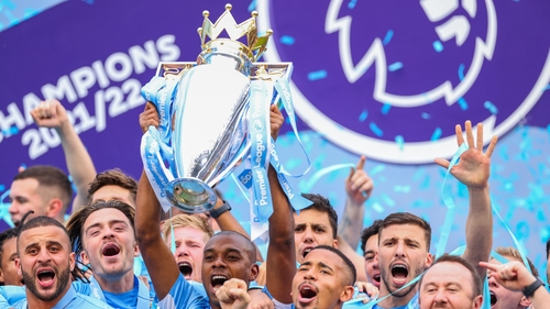 Is le Man.City Craobh na Príomh-Roinne arís.