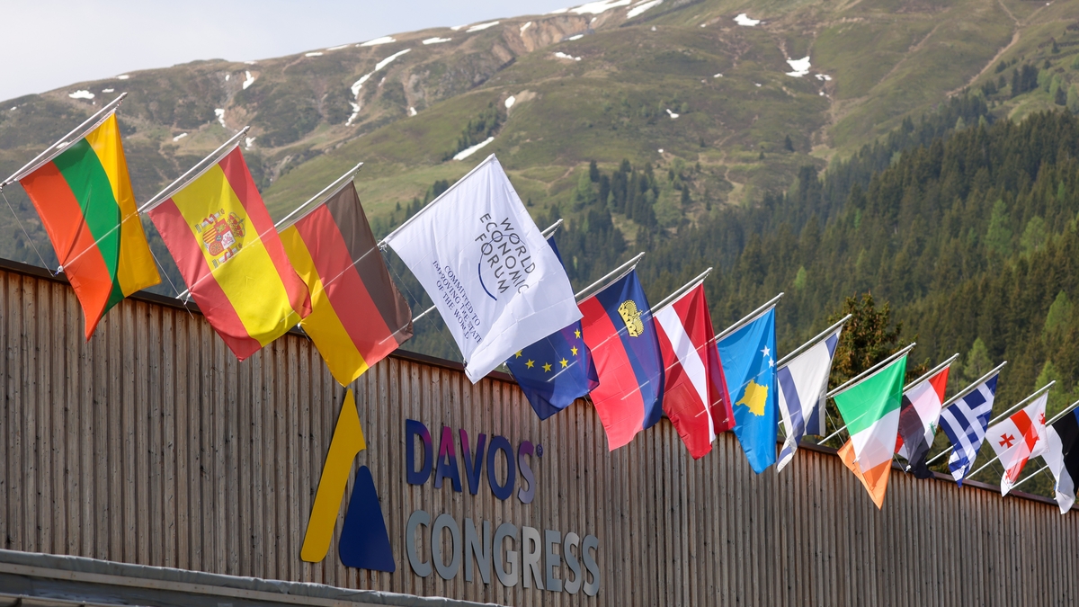 Business and government leaders meet in Davos for World Economic Forum ...