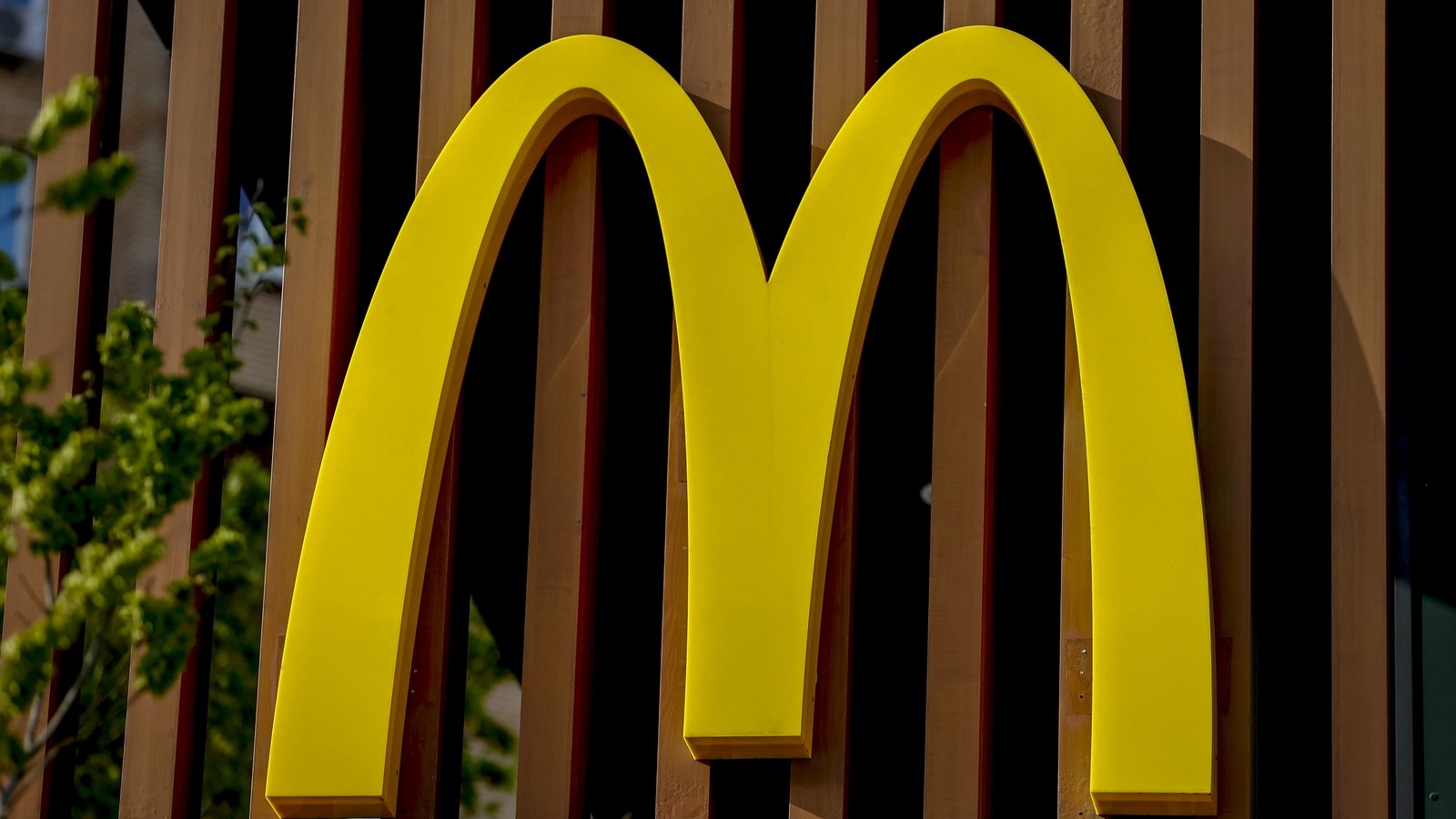 McDonald's Russia rebrand begins