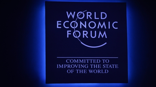 Ag an bhFóram Eacnamaíoch Domhanda in Davos na hEilbhéise inniu, dúirt Uachtarán an Choimisiúin Eorpaigh, Ursula von der Leyen, go bhfuil an Rúis ag bagairt ar an gcuid eile den domhan, ag úsáid fuinnimh agus bia mar airm.