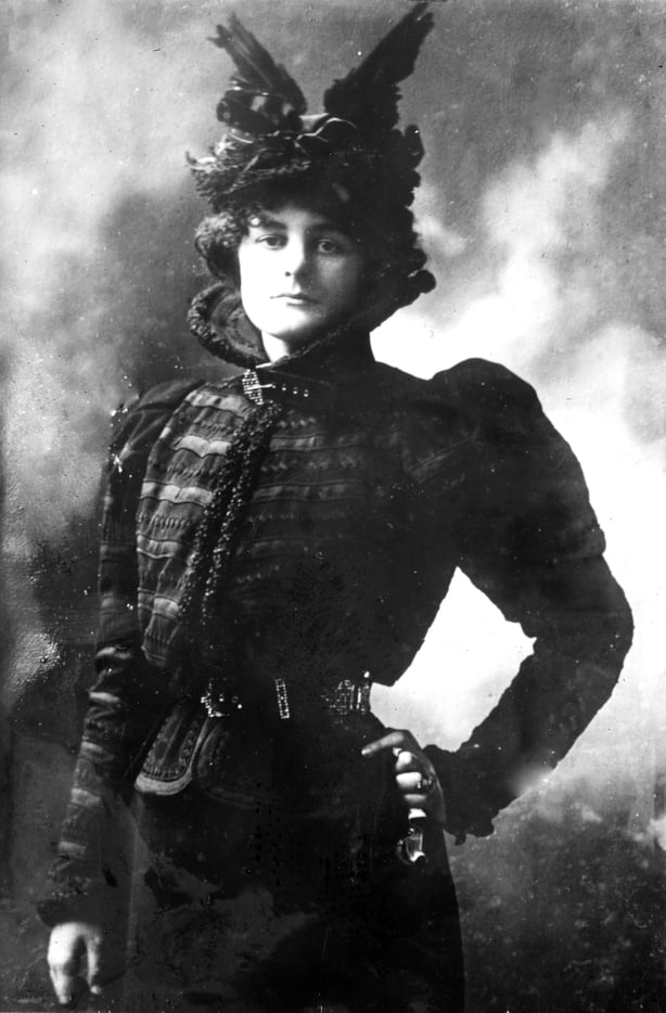 Maud Gonne in the late 19th century. She is wearing a dramatic black winged hat. 