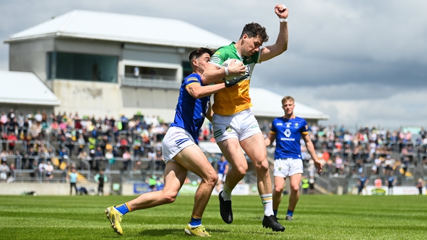 Offaly's Niall McNamee claims a mark againt Patrick O'Keane of Wicklow