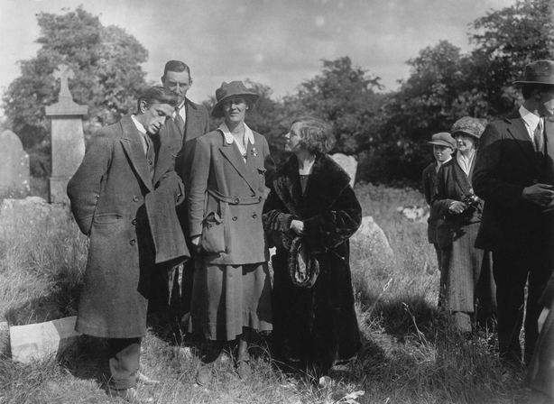 rish republican revolutionary Rory O'Connor (1883 - 1922), Irish politician, revolutionary, and suffragist Constance Markievicz (1868 - 1972), Irish politician and republican Oscar Traynor (1886 - 1963), and Irish politician and educationalist Mary MacSwiney (1872 - 1942) at a graveyard, June 1922. (Photo by Topical Press/Hulton Archive/Getty Images)