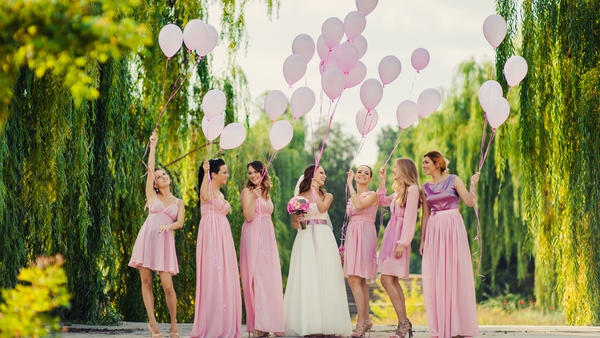 Mismatched bridesmaids dresses are becoming more popular