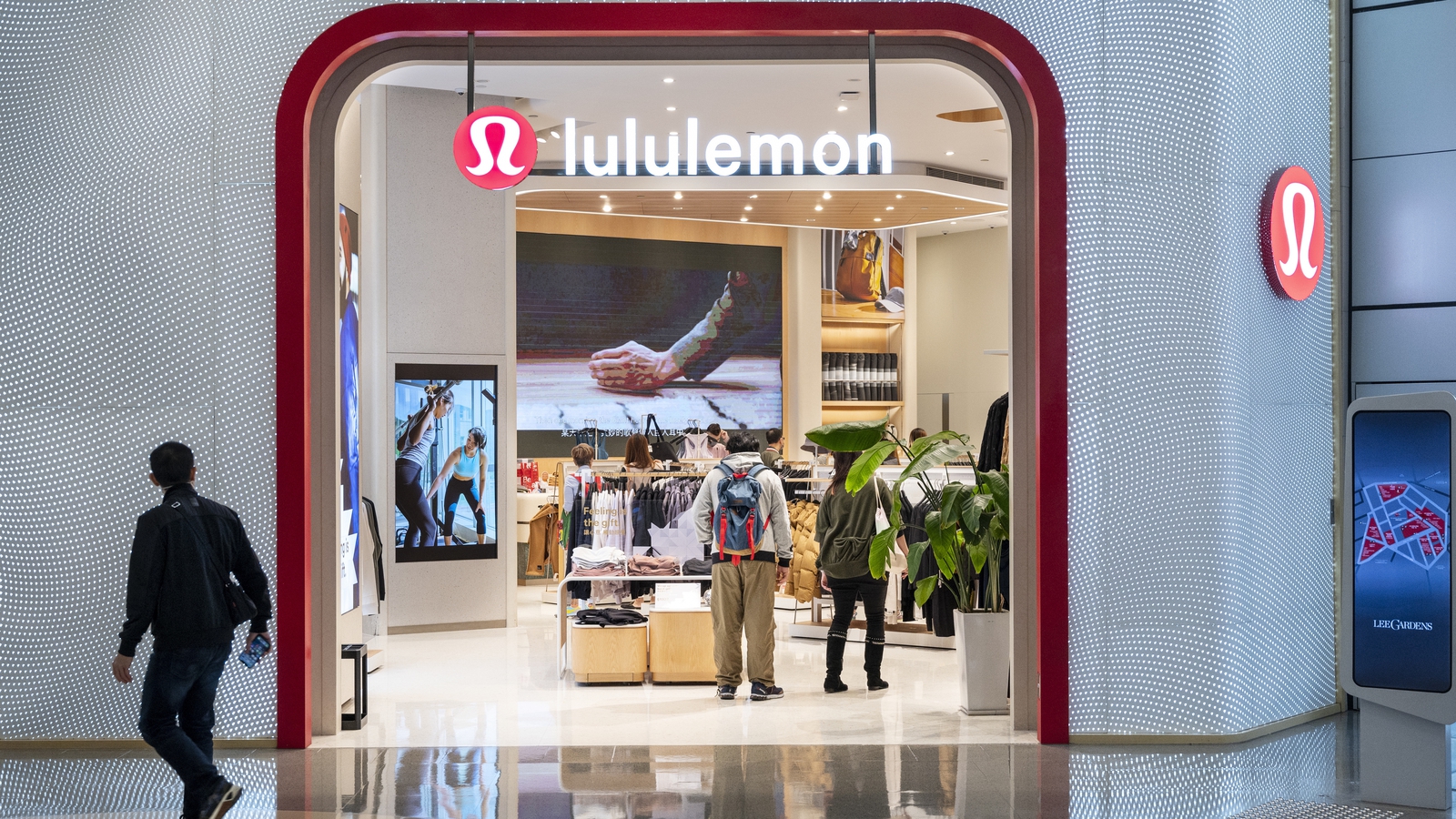 Lululemon says unaffected by inflation, China curbs
