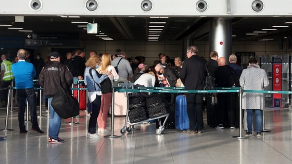 More than 100,500 passengers will pass through Dublin Airport this weekend (Pic: RollingNews.ie)