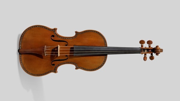 Engraved with ivory diamonds and finished with a golden varnish, the violin has a price estimate of £6 million to £9 million (€7.02 to €10.5 million).
Photo courtesy of Christie's