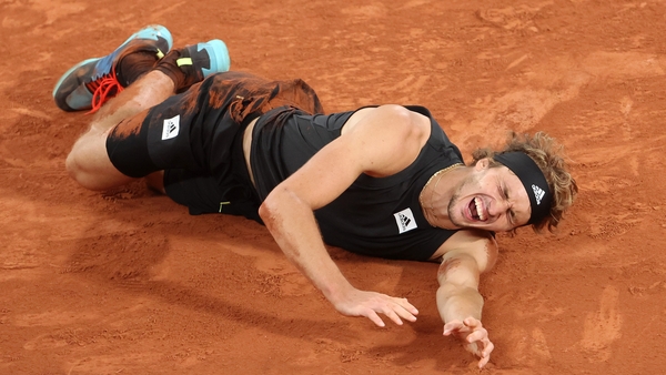 Alexander Zverev cries out in anguish after his tumble on Court Philippe Chatrier