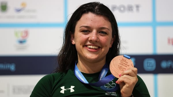 Nicole Turner celebrates with her bronze medal in Madeira