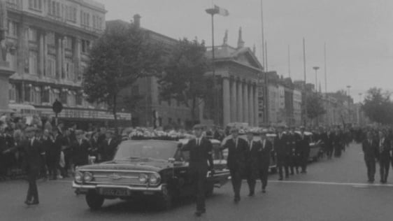 Funeral cortege, O'Connell Street (1967)