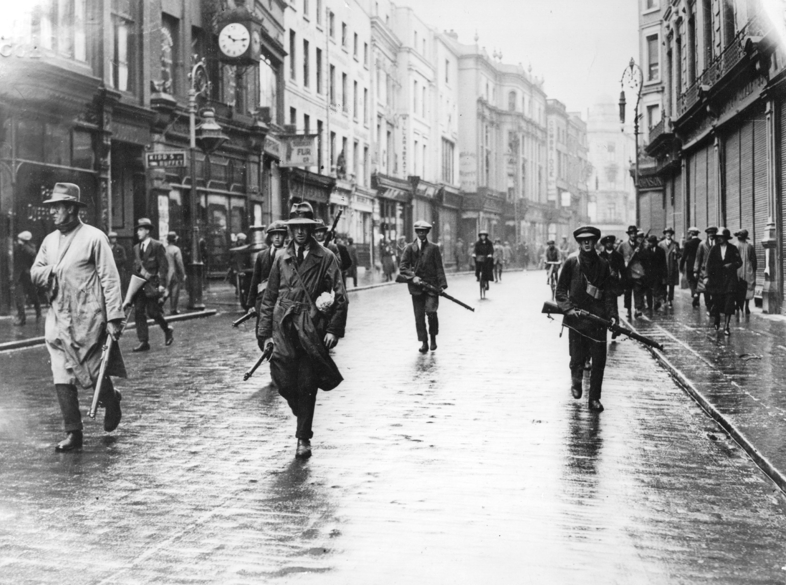 Image - IRA patrol on Grafton Street (Credit: Getty Images)