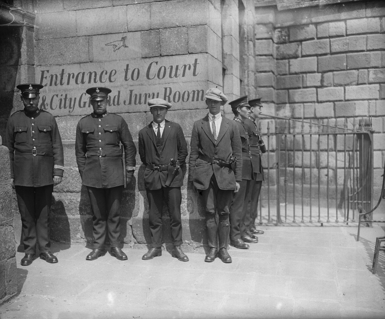 Image - Civic Guards and Republican Police at a Polling Station, 16 June 1922 (Credit: Getty Images)