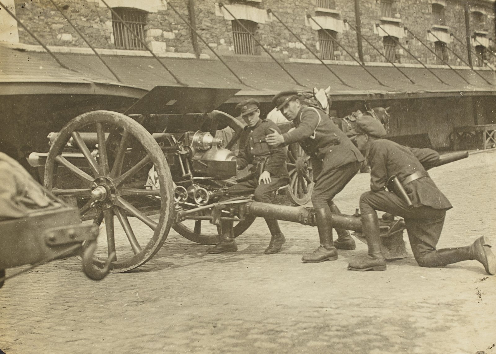 Image - The first Free State troops to man the new artillery had to be shown how to operate them (Credit: National Library of Ireland)