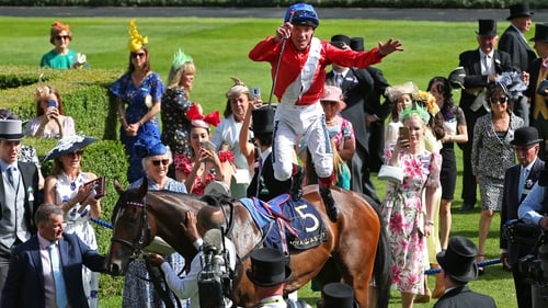 Frankie Dettori performs his first flying dismount of the week