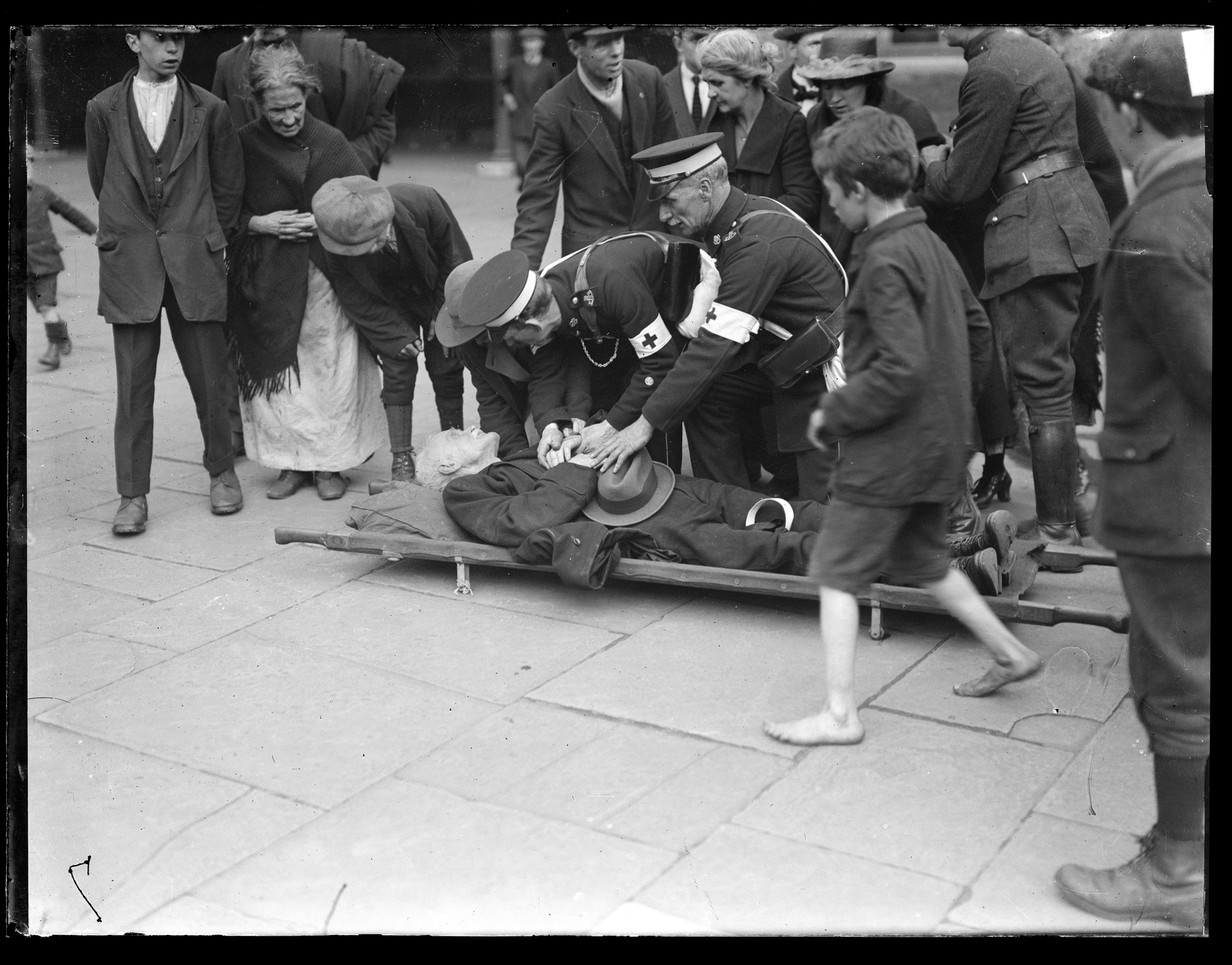 Image - St John's Ambulance crews were relied on for much of the medical treatment of both civilians and combatants (Credits: RTÉ Photographic Archive, the Cashman Collection)