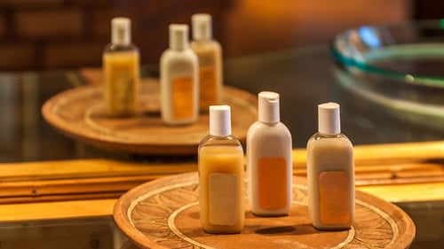 Miniature shampoos and body wash will be removed from the hotels by 2030 (stock pic)