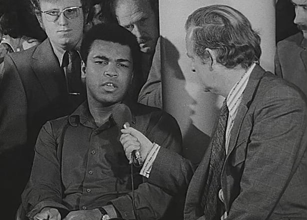 Muhammad Ali talks to Noel Andrews at Dublin Airport (1972)