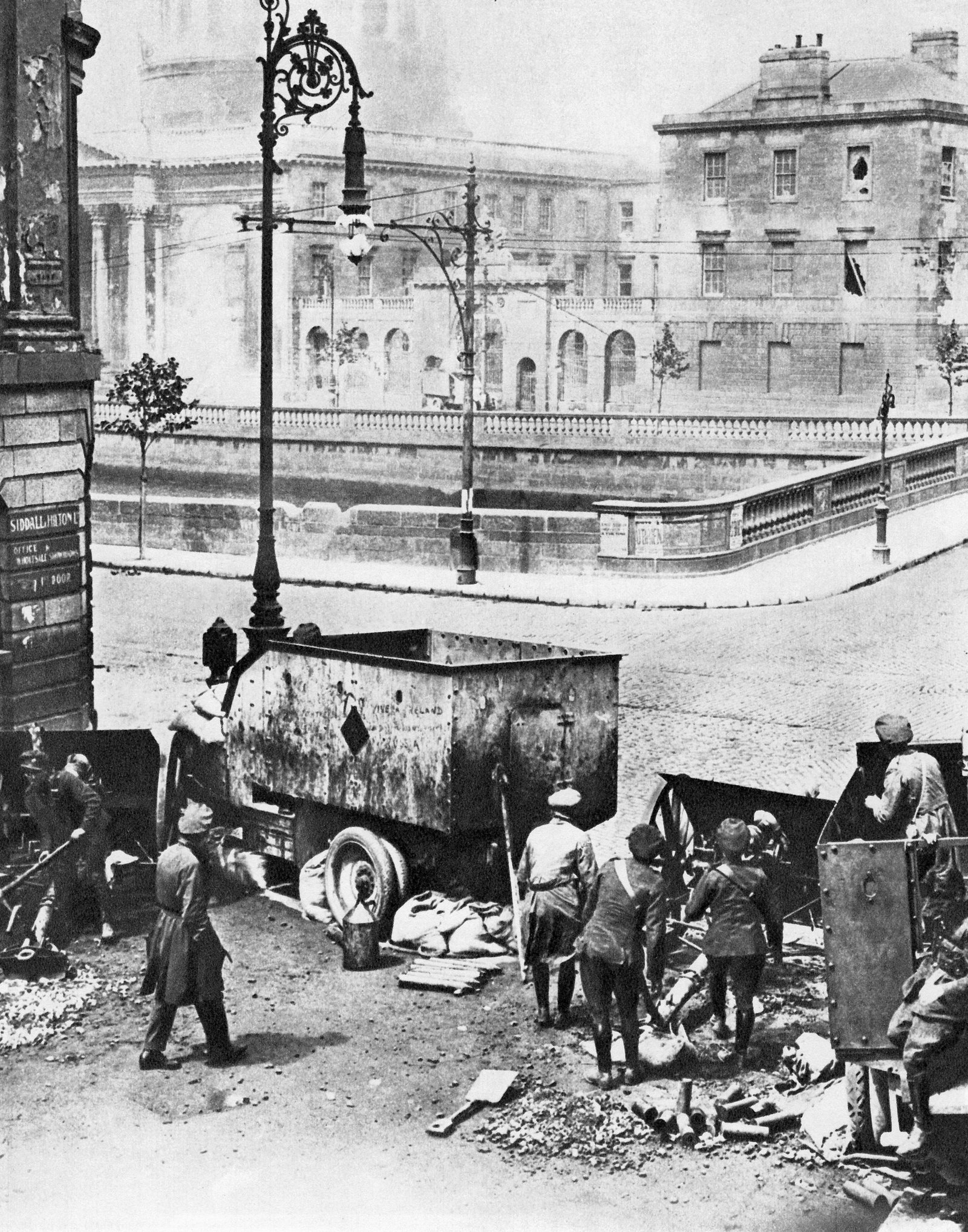 Image - 18-pounder guns attacking the Four Courts from Winetavern Street. Photo: Getty Images
